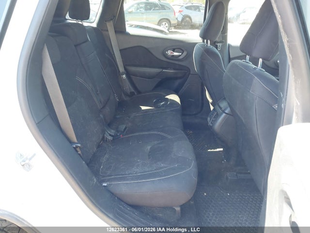 Продажа на аукционе авто 2015 Jeep Cherokee Latitude, vin: 1C4PJLCS8FW525372, номер лота: 12623361