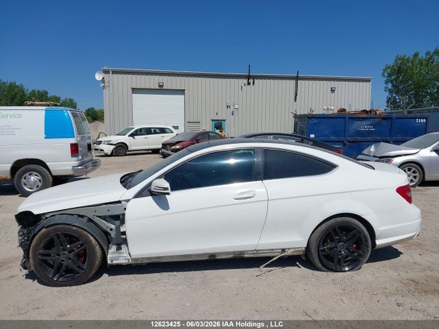 2013 Mercedes-benz C 350 4matic მანქანა იყიდება აუქციონზე, vin: WDDGJ8JB9DG045225, აუქციონის ნომერი: 12623425