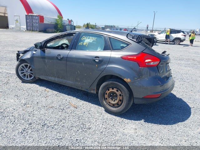 Ford FOCUS SE 2016 1FADP3K26GL400561 Image 3