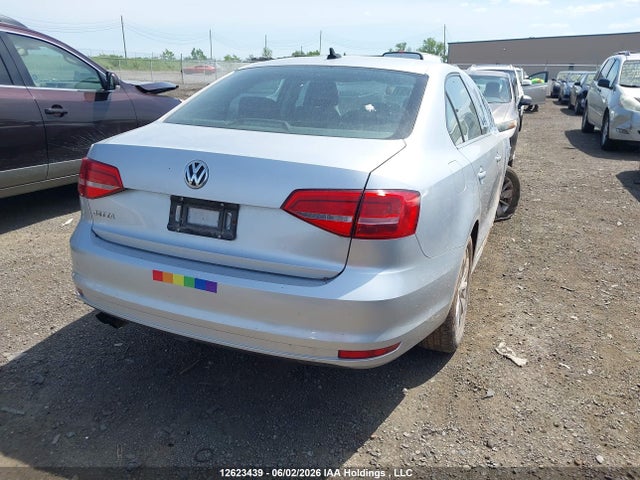 12623439 :رقم المزاد ، 3VW2K7AJ6FM241146 vin ، 2015 Volkswagen Jetta S مزاد بيع