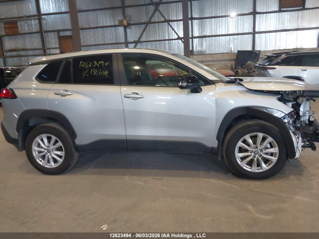 7MUCAABG5SV138648 Toyota Corolla Cross Le