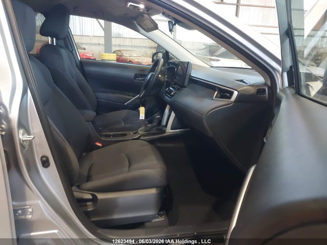 7MUCAABG5SV138648 Toyota Corolla Cross Le