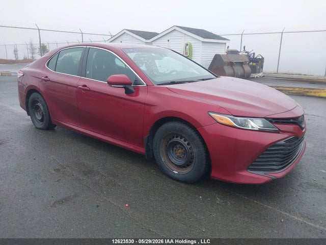 12623530 :رقم المزاد ، 4T1B11HK9JU538056 vin ، 2018 Toyota Camry L/le/xle/se/xse مزاد بيع