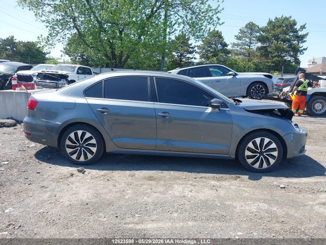 2013 Volkswagen Jetta Hybrid მანქანა იყიდება აუქციონზე, vin: 3VW637AJ0DM231997, აუქციონის ნომერი: 12623598