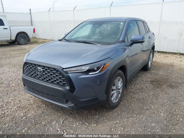 12623633 :رقم المزاد ، 7MUCAABG0PV079032 vin ، 2023 Toyota Corolla Cross Le مزاد بيع