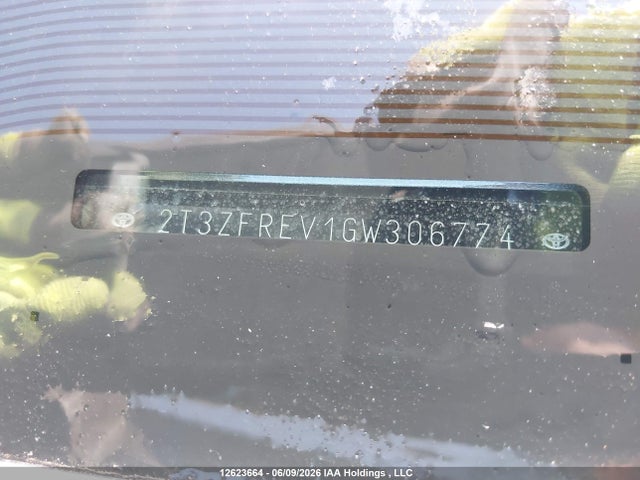 2T3ZFREV1GW306774 Toyota RAV4 LE