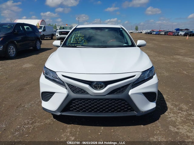 12623700 :رقم المزاد ، 4T1G11AK4LU982769 vin ، 2020 Toyota Camry مزاد بيع