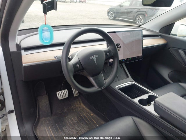 12623732 :رقم المزاد ، 7SAYGDEFXNF328816 vin ، 2022 Tesla Model Y مزاد بيع