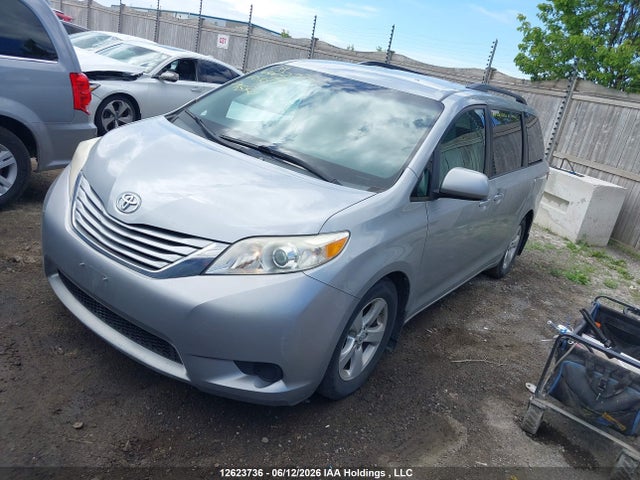 Toyota SIENNA LE 2015 5TDKK3DC7FS616776 Image 2