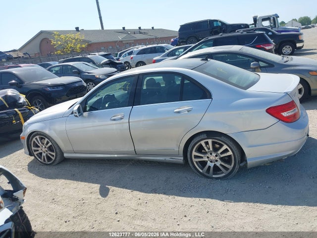 12623777 :رقم المزاد ، WDDGF8JB0DA832729 vin ، 2013 Mercedes-benz C 350 4matic مزاد بيع