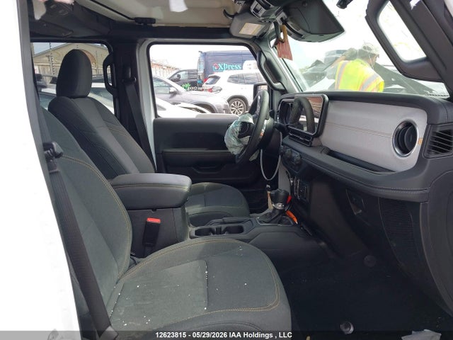 1C4PJXEN2TW210853 Jeep Wrangler Sahara