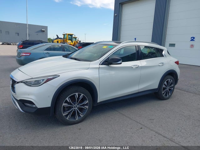 12623819 :رقم المزاد ، SJKCH5CR4JA046615 vin ، 2018 Infiniti Qx30 Luxe مزاد بيع