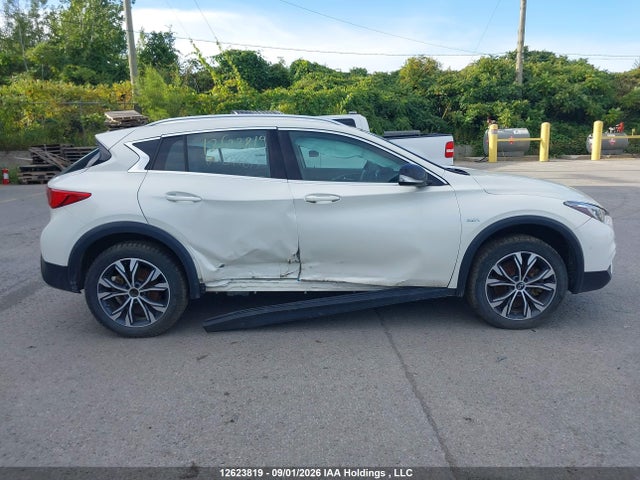 12623819 :رقم المزاد ، SJKCH5CR4JA046615 vin ، 2018 Infiniti Qx30 Luxe مزاد بيع
