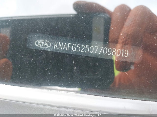 12623849 :رقم المزاد ، KNAFG525077098019 vin ، 2007 Kia Rondo Ex/ex-premium/lx مزاد بيع