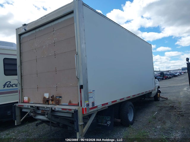 12623885 :رقم المزاد ، 1FDWE4F69HDC56216 vin ، 2017 Ford Econoline E450 Super Duty Cutwy Van مزاد بيع