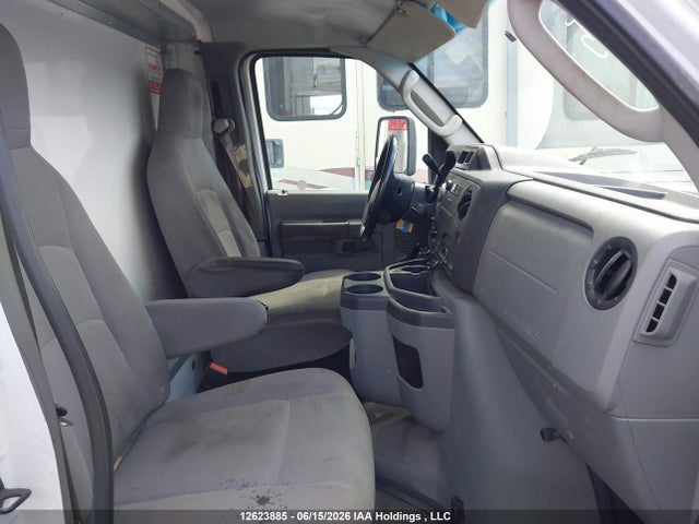 12623885 :رقم المزاد ، 1FDWE4F69HDC56216 vin ، 2017 Ford Econoline E450 Super Duty Cutwy Van مزاد بيع