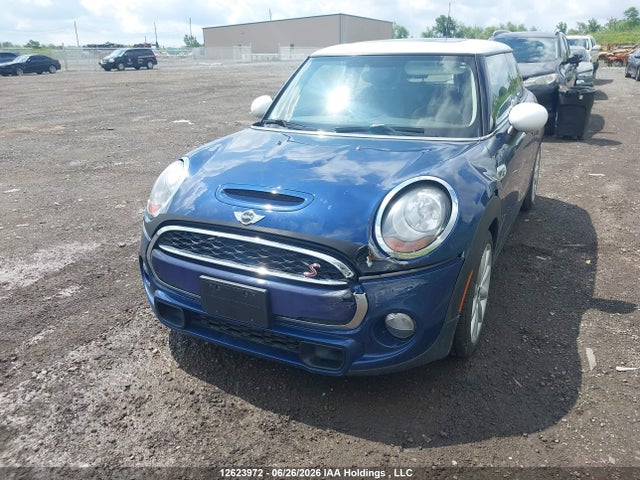 Mini 3 Door Cooper S 2015 WMWXP7C56F2A39084 Image 2