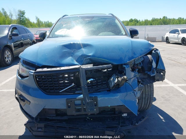 Volvo Xc40 B5 Plus Dark Theme 2024 YV4L12UL0R2213667 Image 13