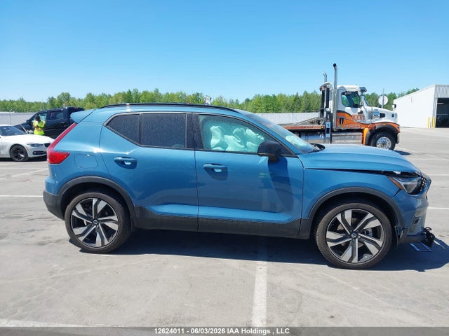 Volvo Xc40 B5 Plus Dark Theme 2024 YV4L12UL0R2213667 Image 14