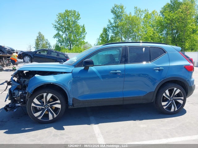 Volvo Xc40 B5 Plus Dark Theme 2024 YV4L12UL0R2213667 Image 15