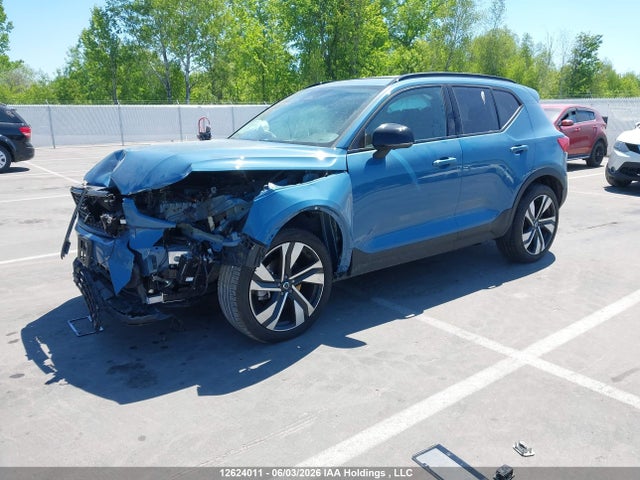 Volvo Xc40 B5 Plus Dark Theme 2024 YV4L12UL0R2213667 Image 2