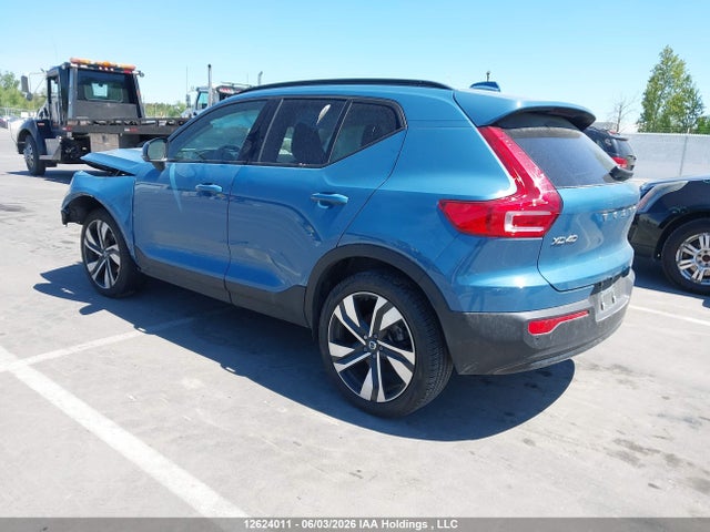 Volvo Xc40 B5 Plus Dark Theme 2024 YV4L12UL0R2213667 Image 3