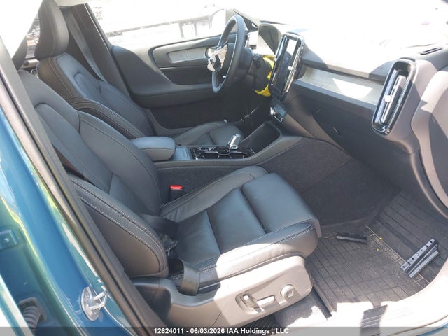 Volvo Xc40 B5 Plus Dark Theme 2024 YV4L12UL0R2213667 Image 5