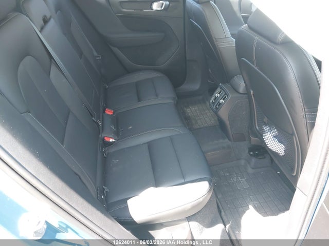 Volvo Xc40 B5 Plus Dark Theme 2024 YV4L12UL0R2213667 Image 8
