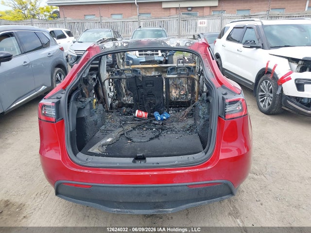 Tesla Model Y Long Range 2021 5YJYGDEE6MF185558 Image 15