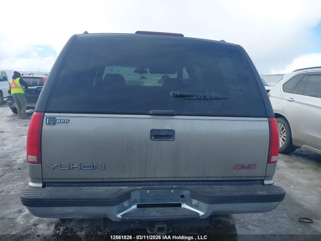 12561826 :رقم المزاد ، 1GKEK13RXWR503981 vin ، 1998 Gmc Yukon Sle مزاد بيع