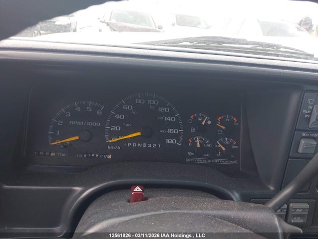 12561826 :رقم المزاد ، 1GKEK13RXWR503981 vin ، 1998 Gmc Yukon Sle مزاد بيع