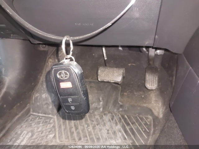 Продажа на аукционе авто 2022 Toyota Corolla Cross, vin: 7MUCAAAG2NV009613, номер лота: 12624096