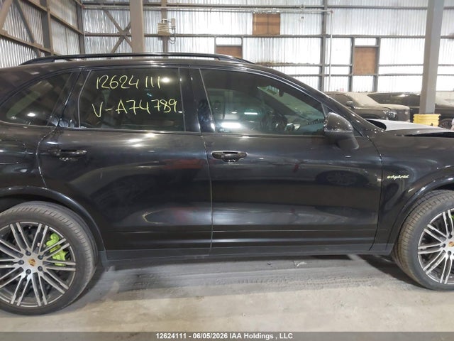12624111 :رقم المزاد ، WP1AE2A26HLA74789 vin ، 2017 Porsche Cayenne مزاد بيع