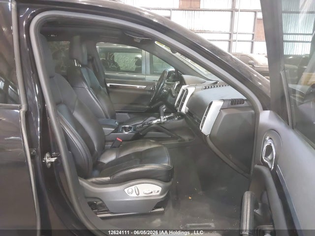 12624111 :رقم المزاد ، WP1AE2A26HLA74789 vin ، 2017 Porsche Cayenne مزاد بيع