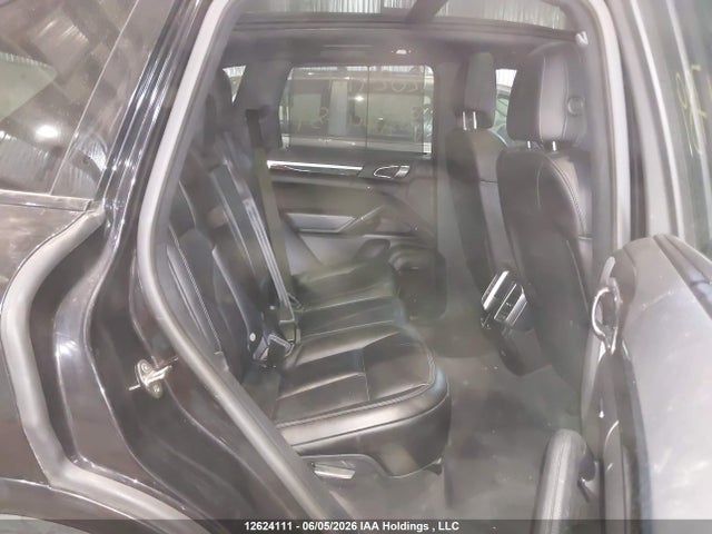 12624111 :رقم المزاد ، WP1AE2A26HLA74789 vin ، 2017 Porsche Cayenne مزاد بيع