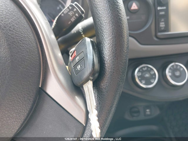 2017 Toyota Yaris Le მანქანა იყიდება აუქციონზე, vin: VNKKTUD30HA081364, აუქციონის ნომერი: 12624141