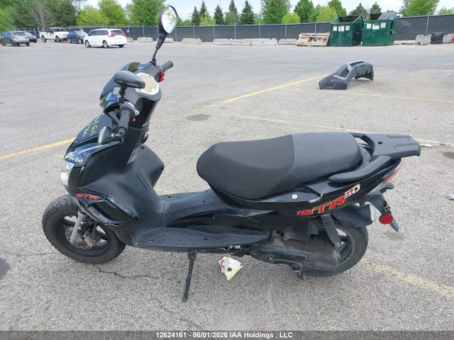 12624161 :رقم المزاد ، RFLDA0513NA004186 vin ، 2022 Adly Scooter مزاد بيع