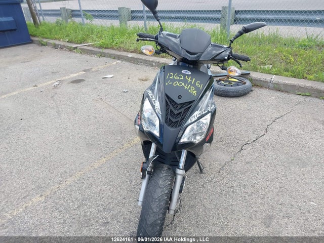 12624161 :رقم المزاد ، RFLDA0513NA004186 vin ، 2022 Adly Scooter مزاد بيع