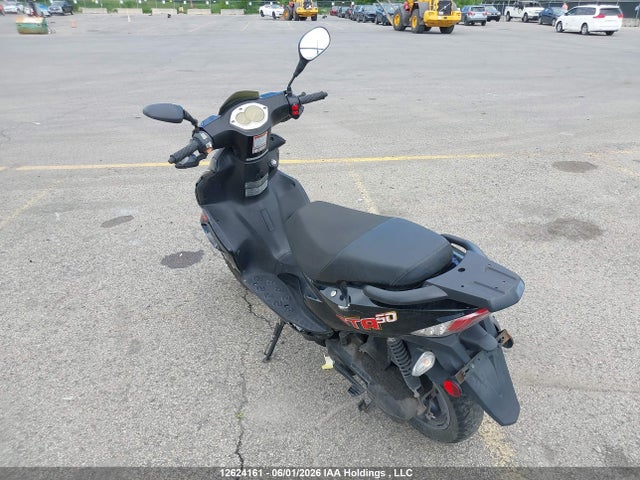 12624161 :رقم المزاد ، RFLDA0513NA004186 vin ، 2022 Adly Scooter مزاد بيع