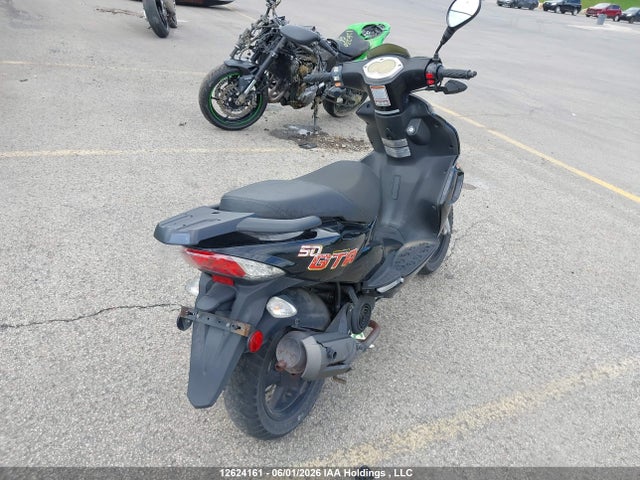 12624161 :رقم المزاد ، RFLDA0513NA004186 vin ، 2022 Adly Scooter مزاد بيع