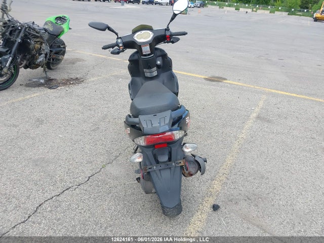 12624161 :رقم المزاد ، RFLDA0513NA004186 vin ، 2022 Adly Scooter مزاد بيع