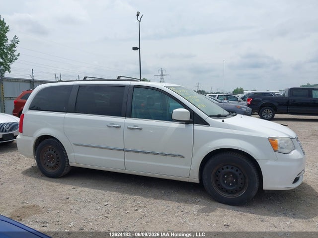 2015 Chrysler Town & Country Touring-l მანქანა იყიდება აუქციონზე, vin: 2C4RC1CG9FR654152, აუქციონის ნომერი: 12624183