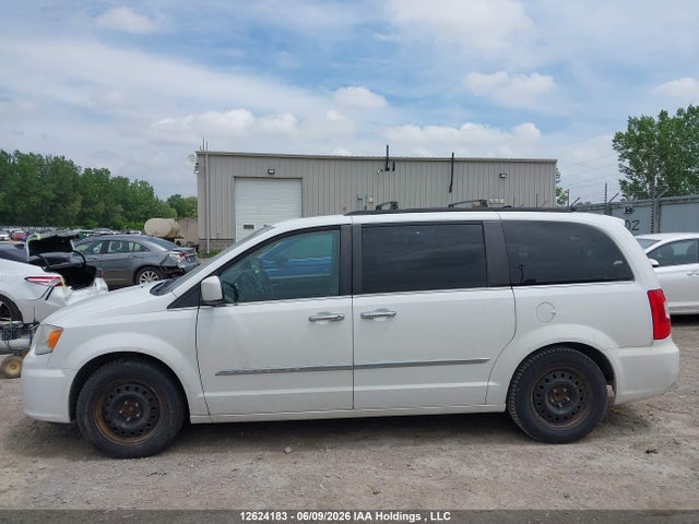 2015 Chrysler Town & Country Touring-l მანქანა იყიდება აუქციონზე, vin: 2C4RC1CG9FR654152, აუქციონის ნომერი: 12624183