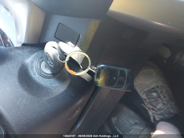 2T3ZFREV1HW404835 Toyota RAV4 LE