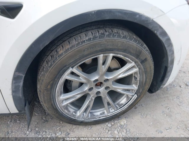 Tesla Model Y Long Range 2022 7SAYGDEE1NF363445 Image 18