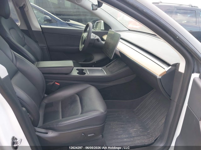 Tesla Model Y Long Range 2022 7SAYGDEE1NF363445 Image 5