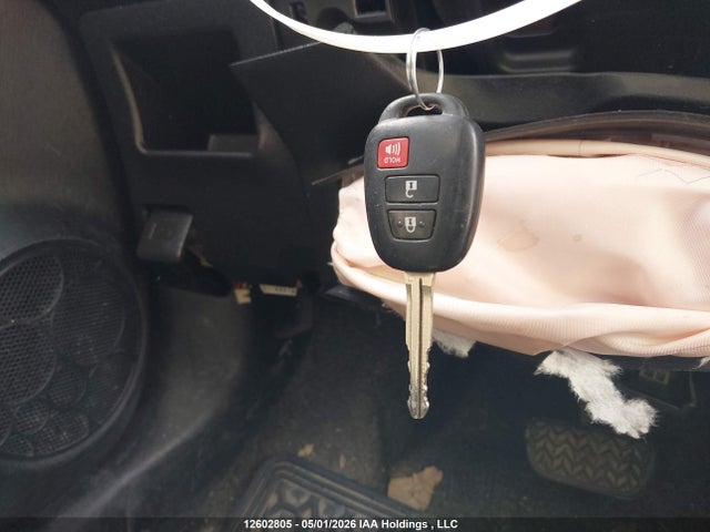 12602805 :رقم المزاد ، JTDKTUD35CD527878 vin ، 2012 Toyota Yaris مزاد بيع