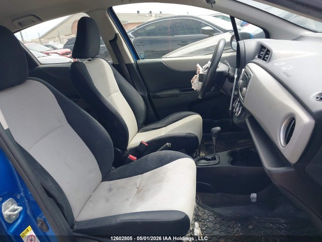 12602805 :رقم المزاد ، JTDKTUD35CD527878 vin ، 2012 Toyota Yaris مزاد بيع