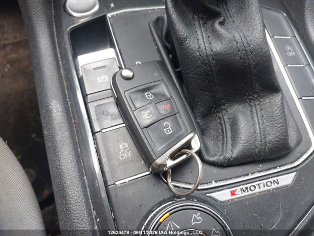 3VV4B7AXXJM037704 Volkswagen Tiguan Sel Premium