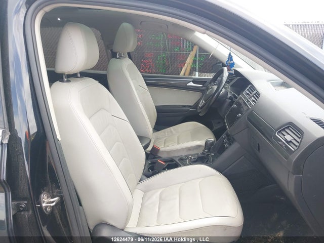 3VV4B7AXXJM037704 Volkswagen Tiguan Sel Premium